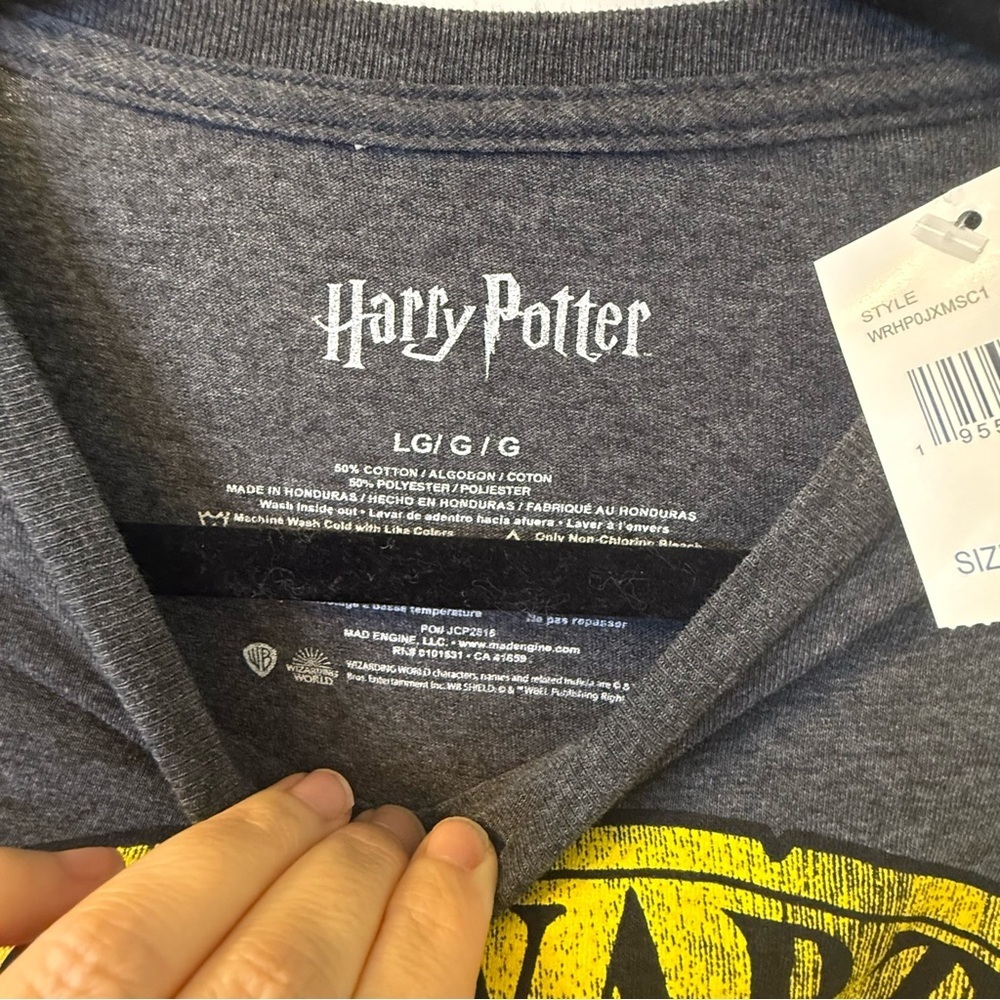 Warner Bros. Harry Potter Gray Tee with Colorful Crest - Picture 4 of 7